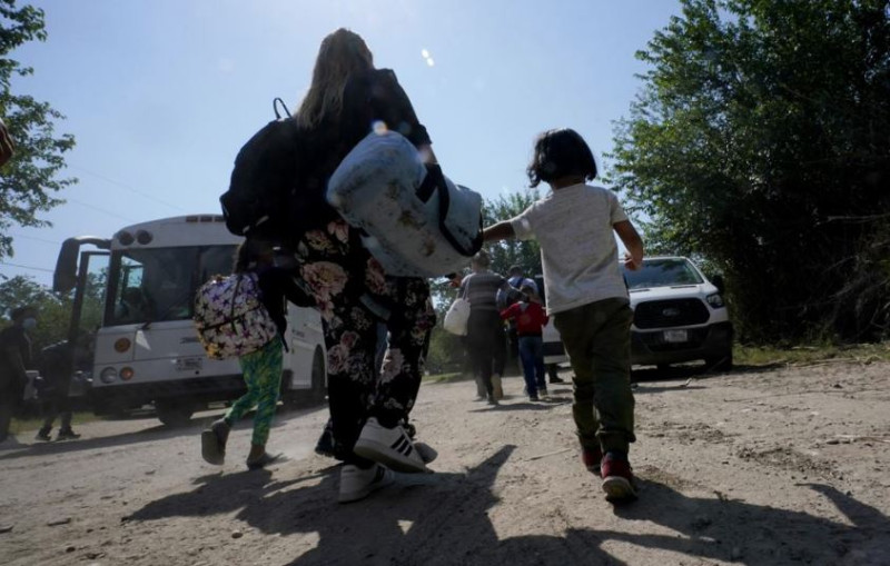 Texas le ofrece a Trump 500 hectáreas para un gran centro de deportación de migrantes