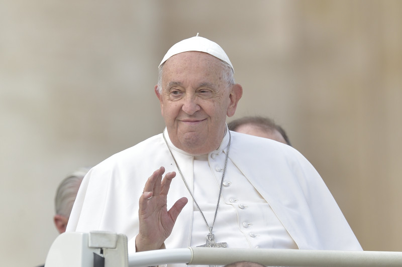 El papa cambia el funeral de los pontífices: sin tres ataúdes y exposición ya en el féretro