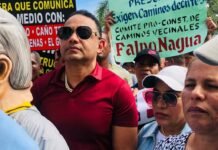 Merenguero Yovanny Polanco y líderes comunitarios reclaman construcción de carretera en Nagua